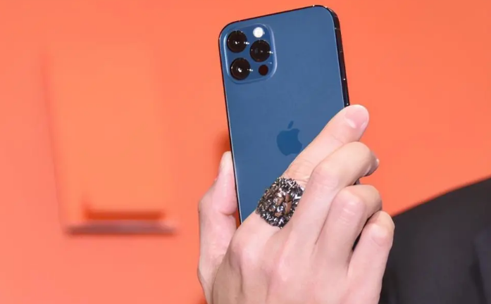 马关苹果手机维修分享iPhone12系列重启方法教程 